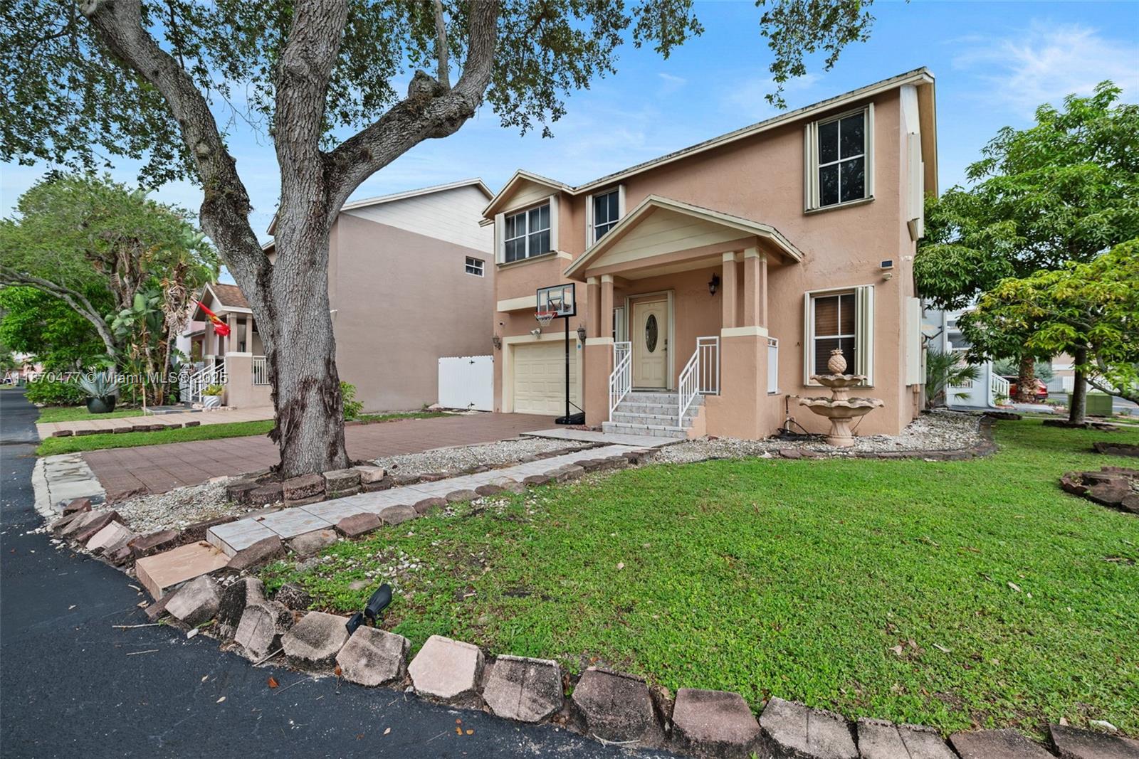 CORAL LAKES - Residential