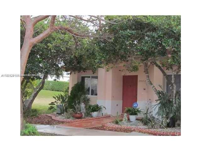 JUST PAINTED..READY TO MOVE !! 3Bed/2Bath Corner Unit. HOA includes Hight Speed Internet and cable, lawn and roof maintenance. Best schools in Broward(A+Rated). Owners may finance first mortgage up to $250K at 6.50% APR to a maximum 5 years and no prepayment penalties.