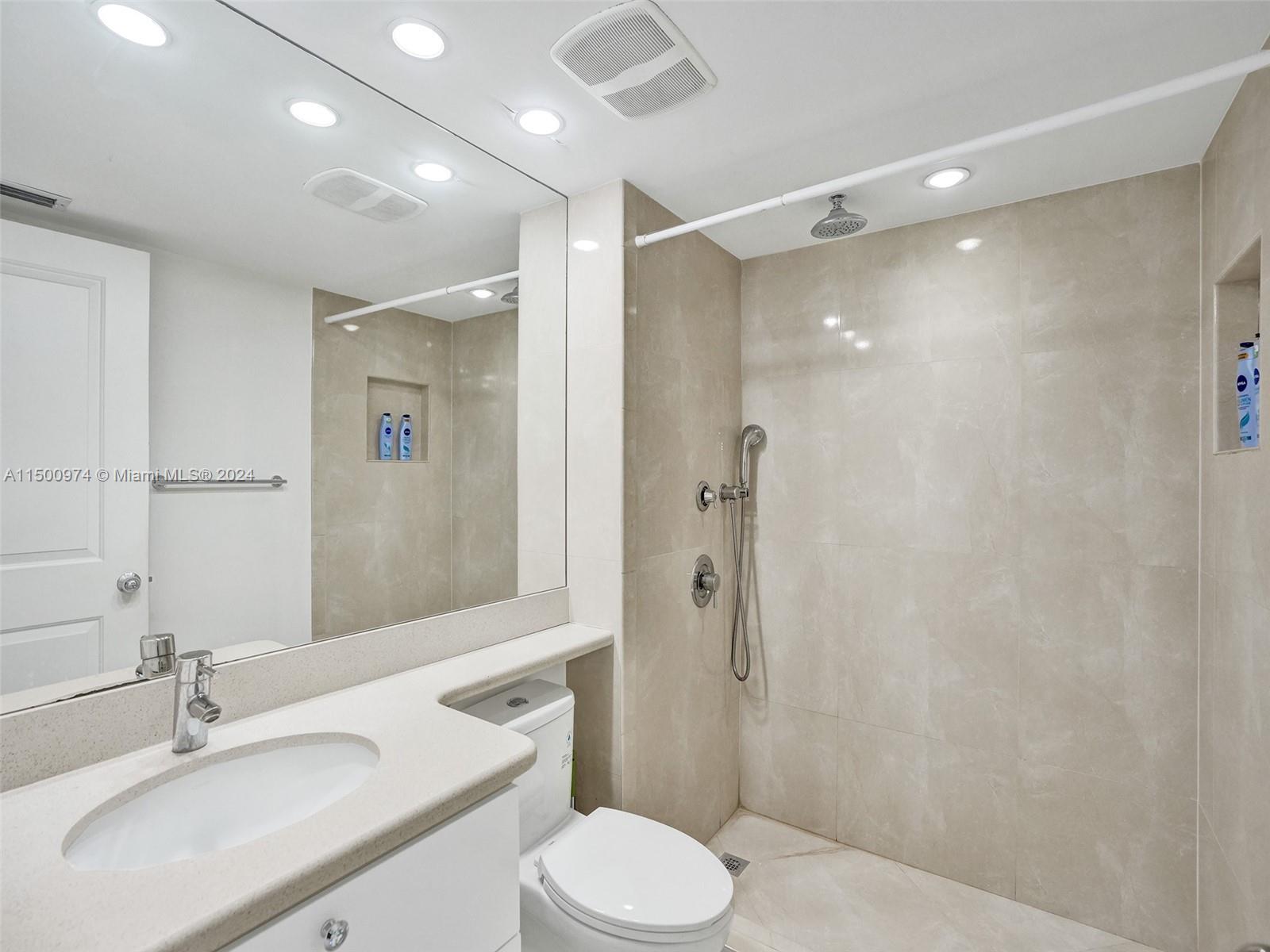 SOUTH POINTE TOWERS CONDO - Residential