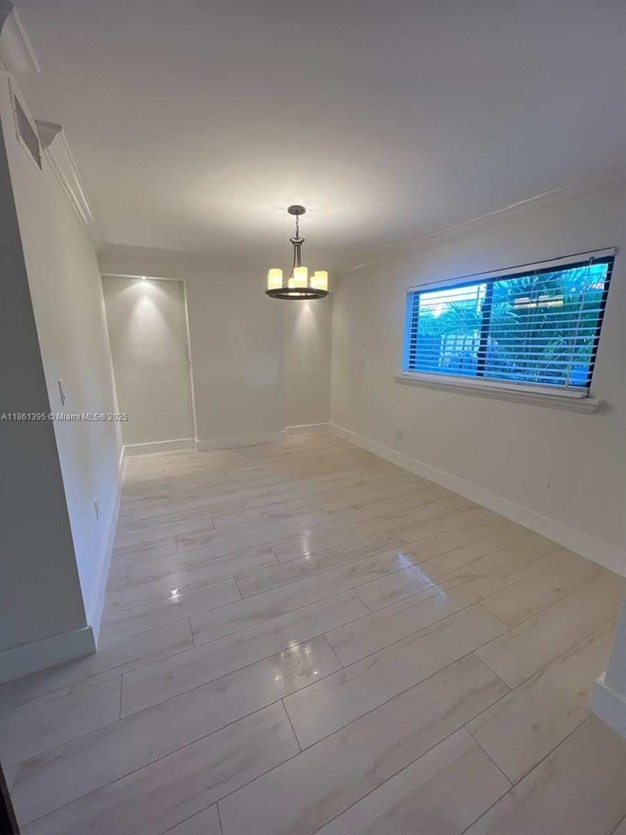 TOTALLY REMODELED 3/2 AND A HALF IMMACULATE TOWNHOUSE. SPACIOUS BEDROOMS, MASTER BEDROOM HAS WALK IN CLOSET. LOTS OF STORAGE. GREAT LOCATION NEAR UNIVERSITIES, MALLS AND EXPRESSWAYS.
HAS PATIO AND 2 ASSIGNED PARKING SPACES. AVAILABLE IMMEDIATELY