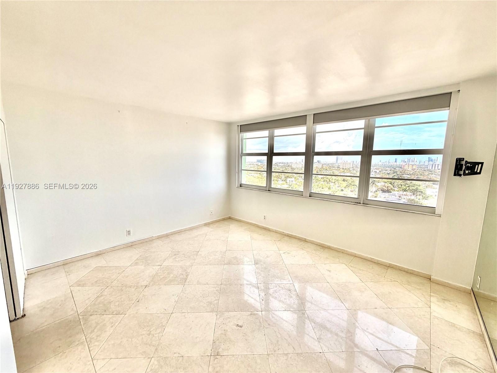 BAYVIEW TOWERS CONDO SOUT - Residential