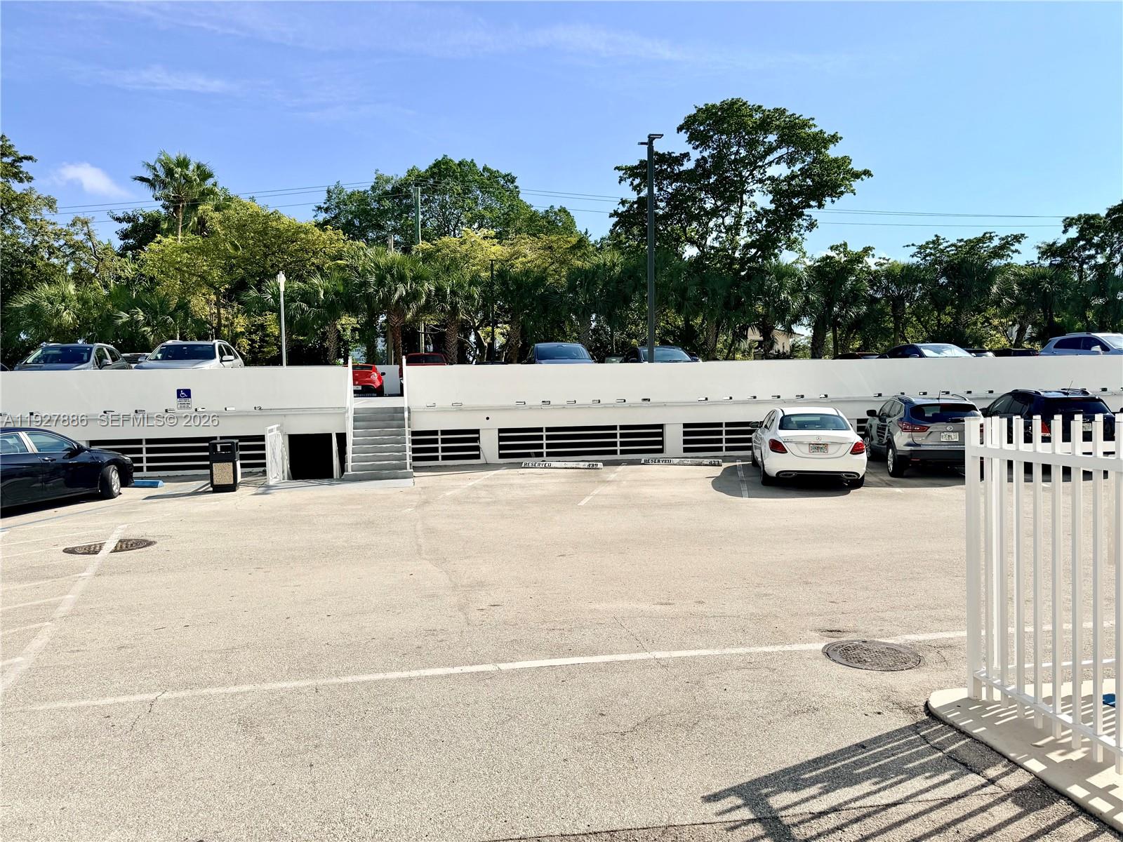 BAYVIEW TOWERS CONDO SOUT - Residential