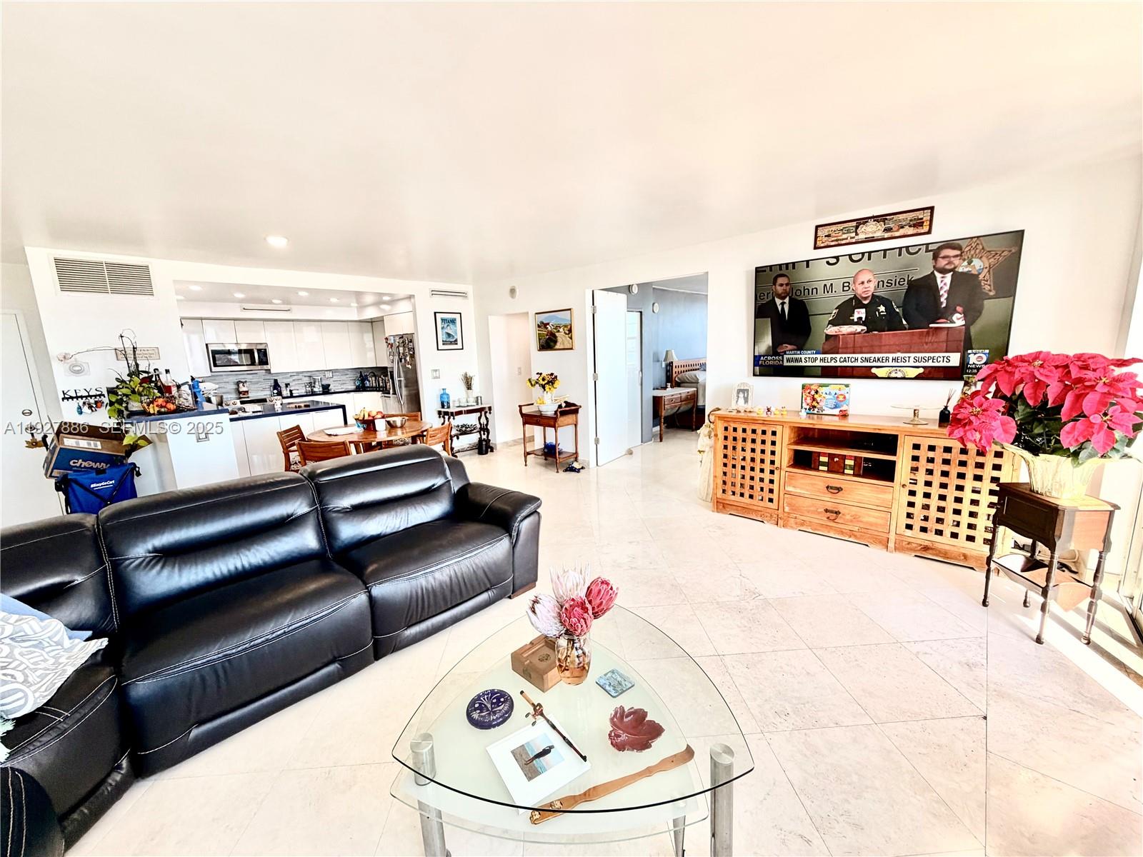 BAYVIEW TOWERS CONDO SOUT - Residential