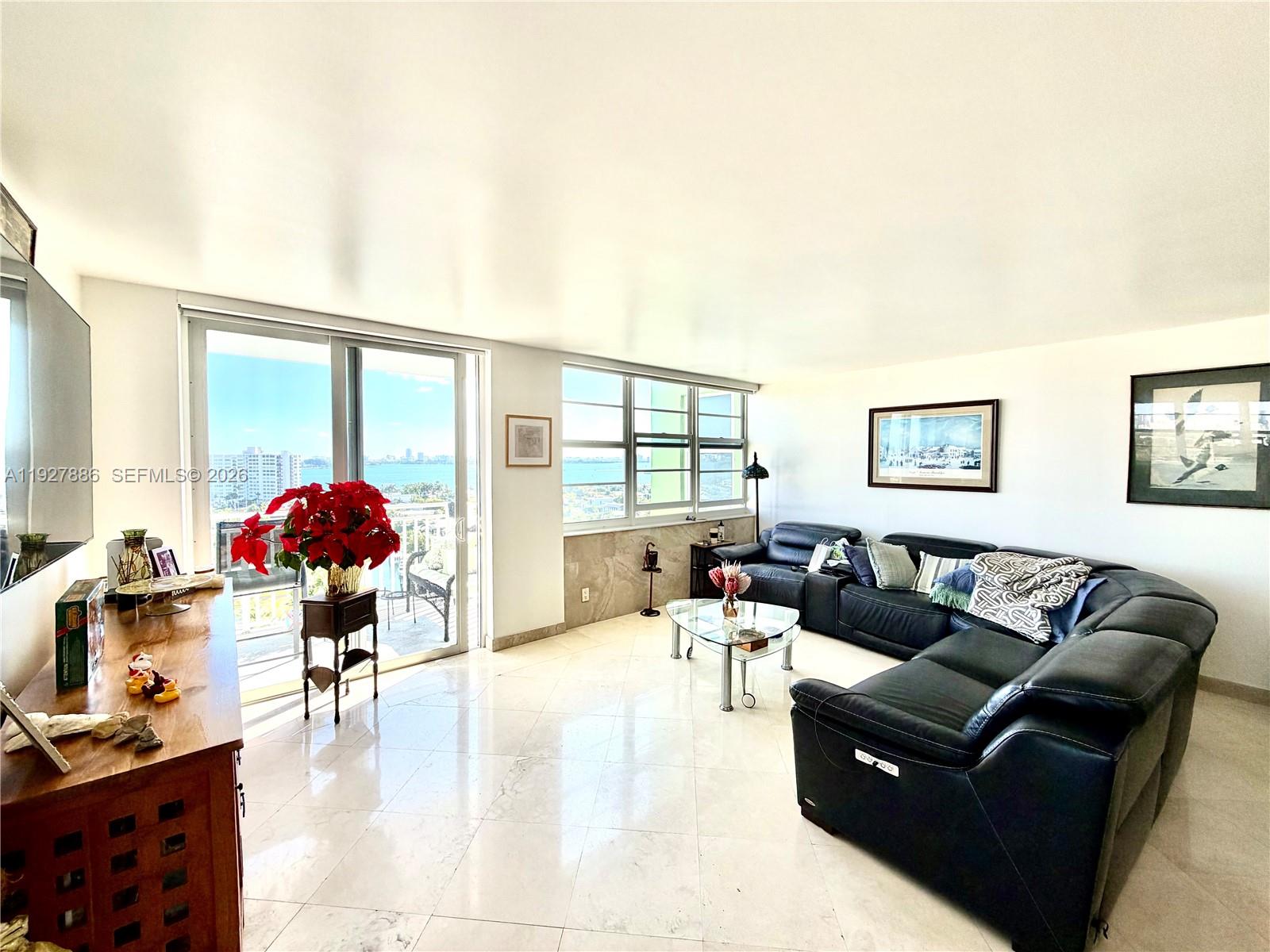 BAYVIEW TOWERS CONDO SOUT - Residential