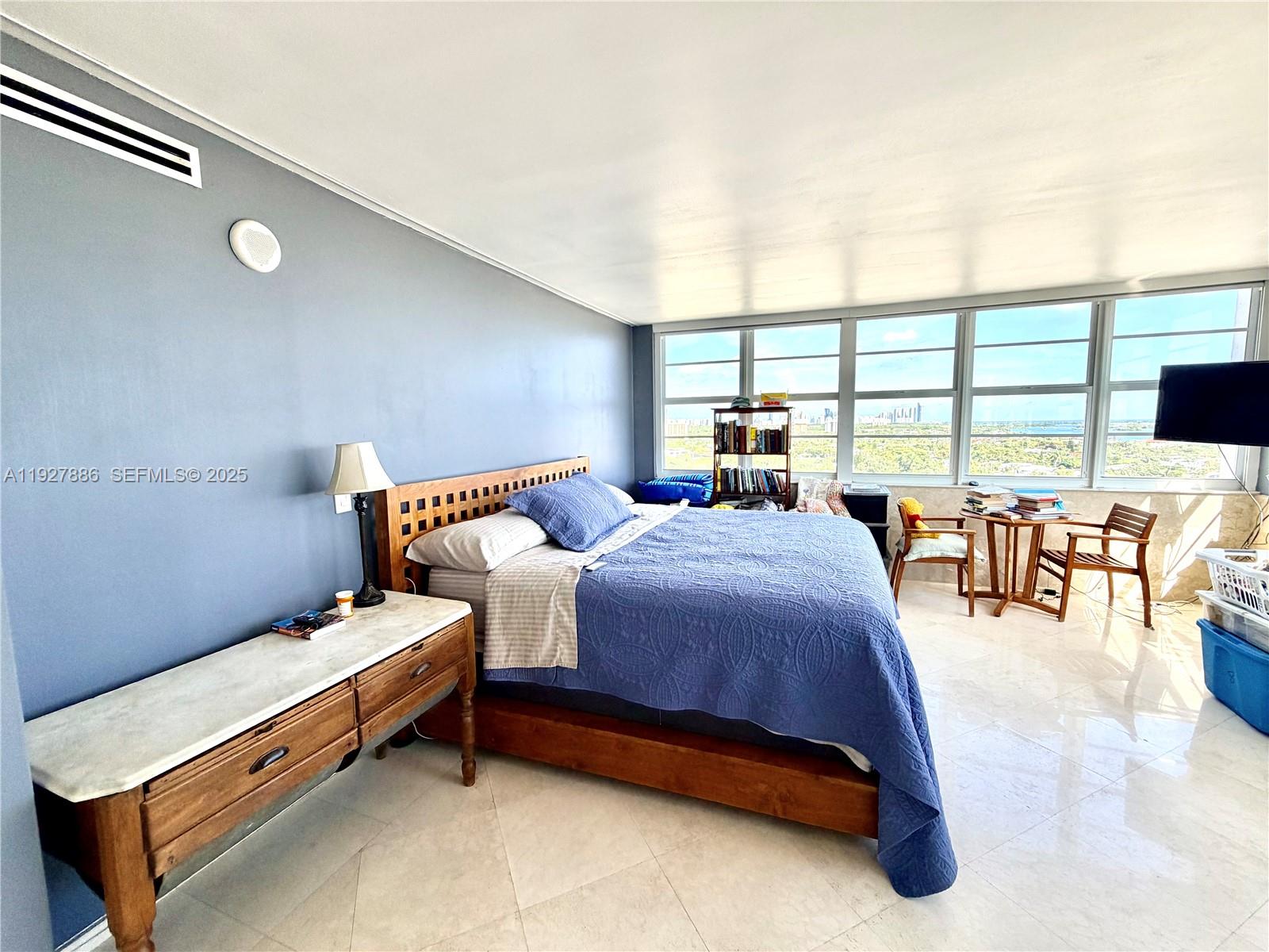 BAYVIEW TOWERS CONDO SOUT - Residential