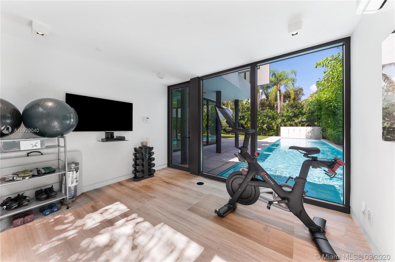 THE MOORINGS - Residential