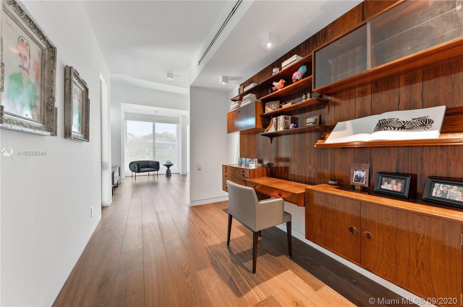 THE MOORINGS - Residential