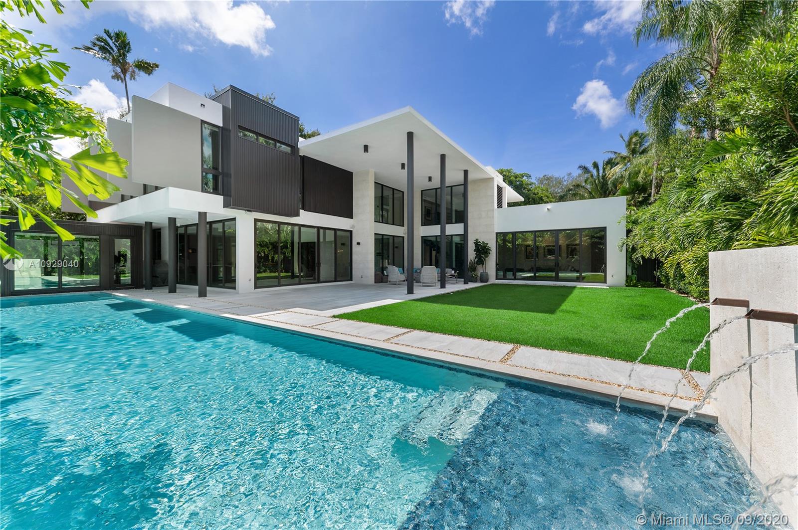 THE MOORINGS - Residential