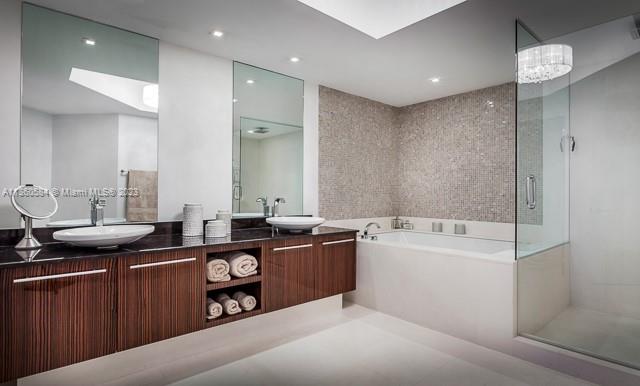 2711 HOLLYWOOD BEACH COND - Residential Lease