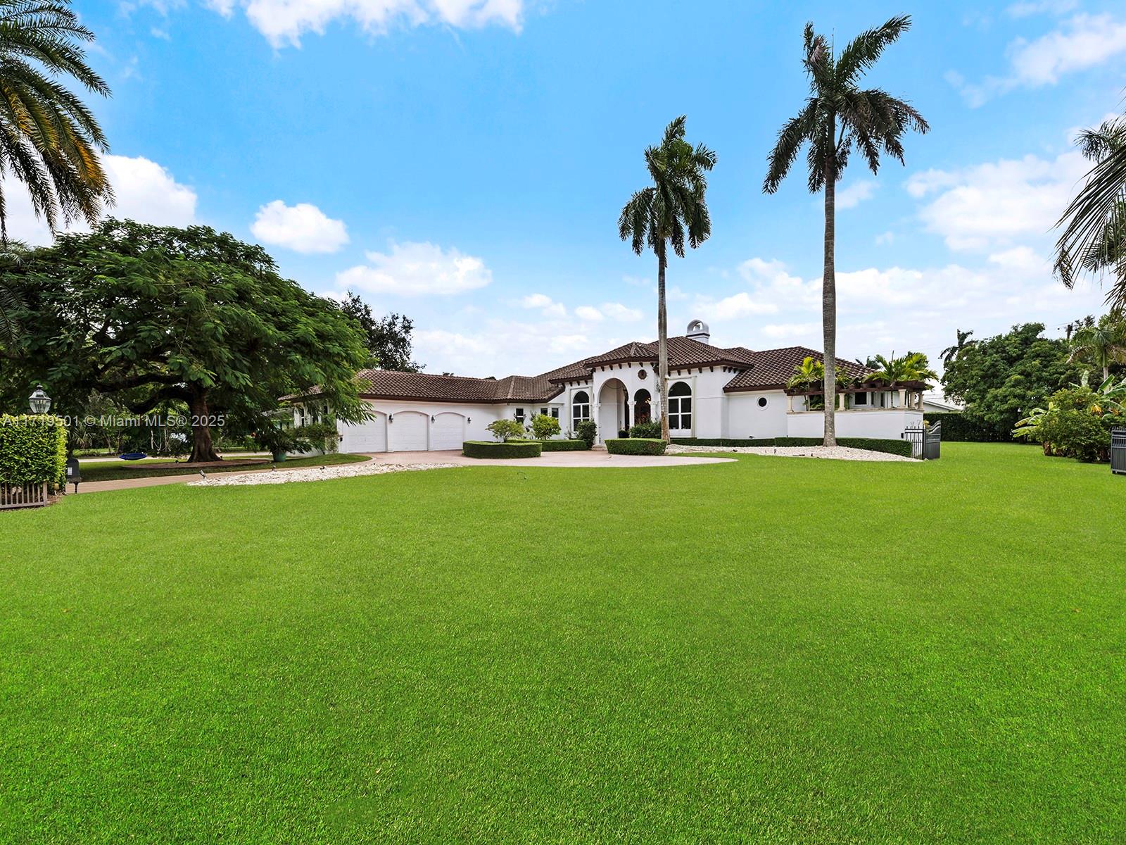 5770 SW 114th Ter
