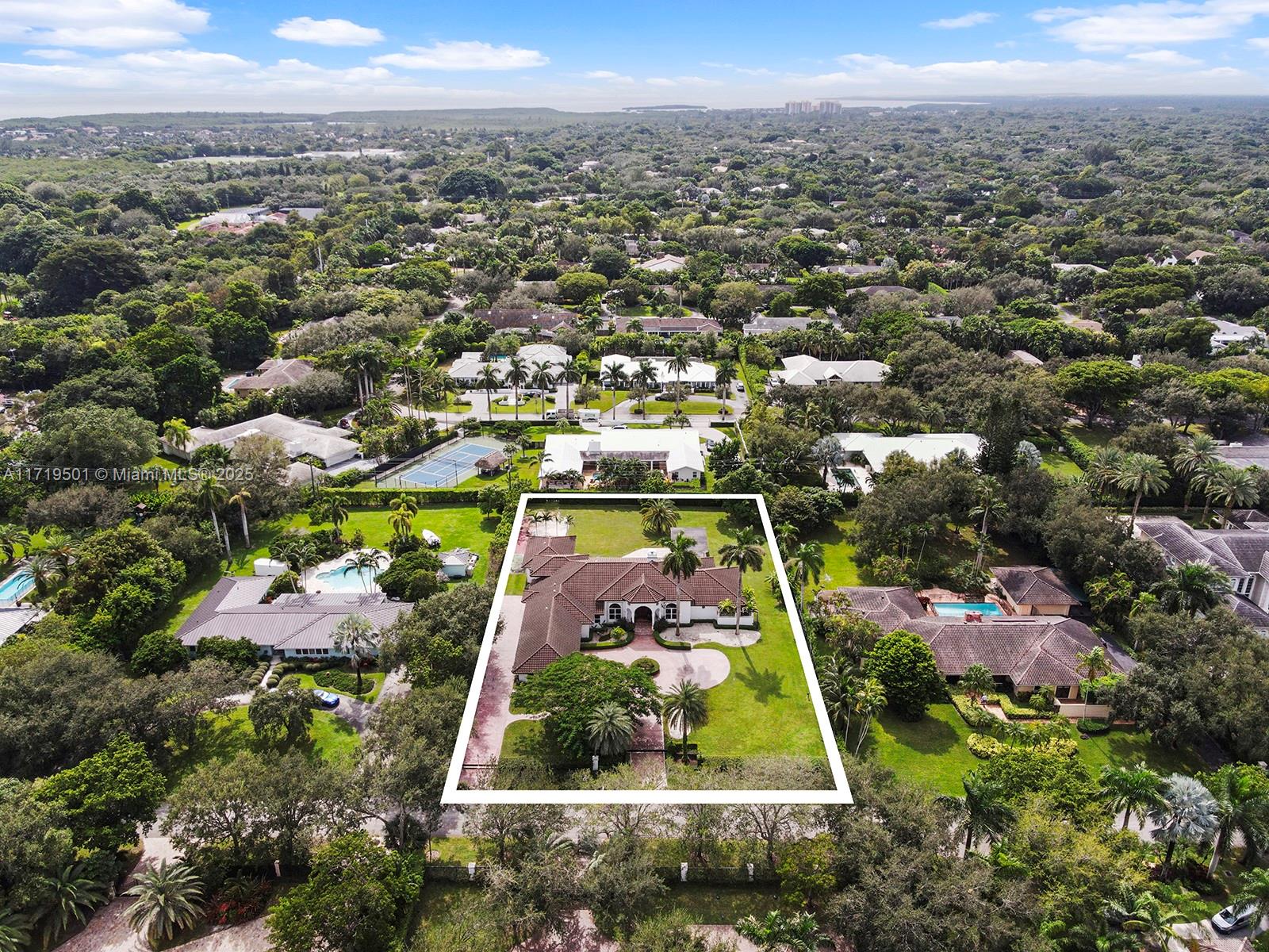 5770 SW 114th Ter