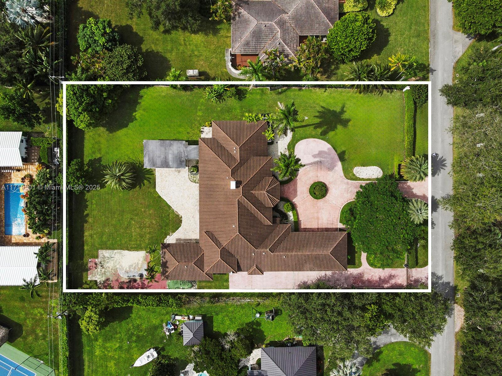 5770 SW 114th Ter