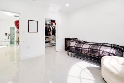 Tiny photo for 16621 SW 58th Ter, Miami, FL 33193 (MLS # A12006021)