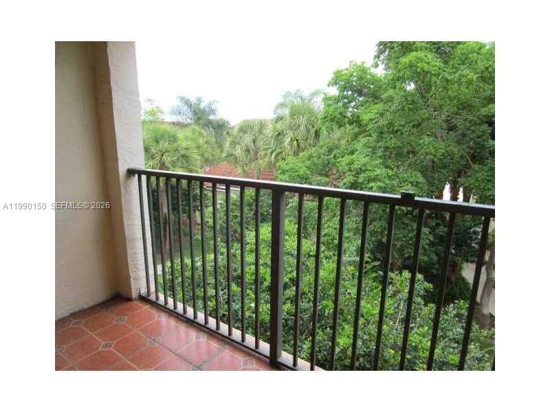 HOLLYWOOD PARC CONDOMINIU - Residential Lease