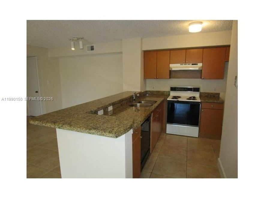 Beautiful 2Bed / 2 Bath apartment in the desirable Hollywood Parc Condominium. This spacious unit features an open floor plan with abundant natural light, generously sized bedrooms with ample closet space. enjoy a private balcony perfect for relaxing or entertaining, along with in-unit laundry. Ideally situated just minutes form major highways, shopping centers, dinning, and the beaches, this provide the perfect combination of tranquility and accessibility.
