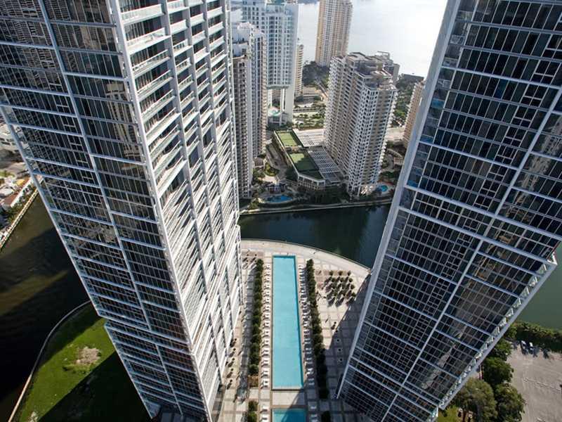 Unique, ultra-contemporary architectural designed unit and site. Surrounded by two parks, Biscayne Bay and Brickell Avenue. Unit comes equipped with Italian cabinets, elegant stone kitchen countertops, Sub-Zero refrigerator, glass cooktop, built-in convec tion oven, microwave, three-cycle dishwasher, stainless-steel sink, garbage disposal and full-size stackable washer and dryer. Don't miss out on this great opportunity to lease a premier unit in a premier building.