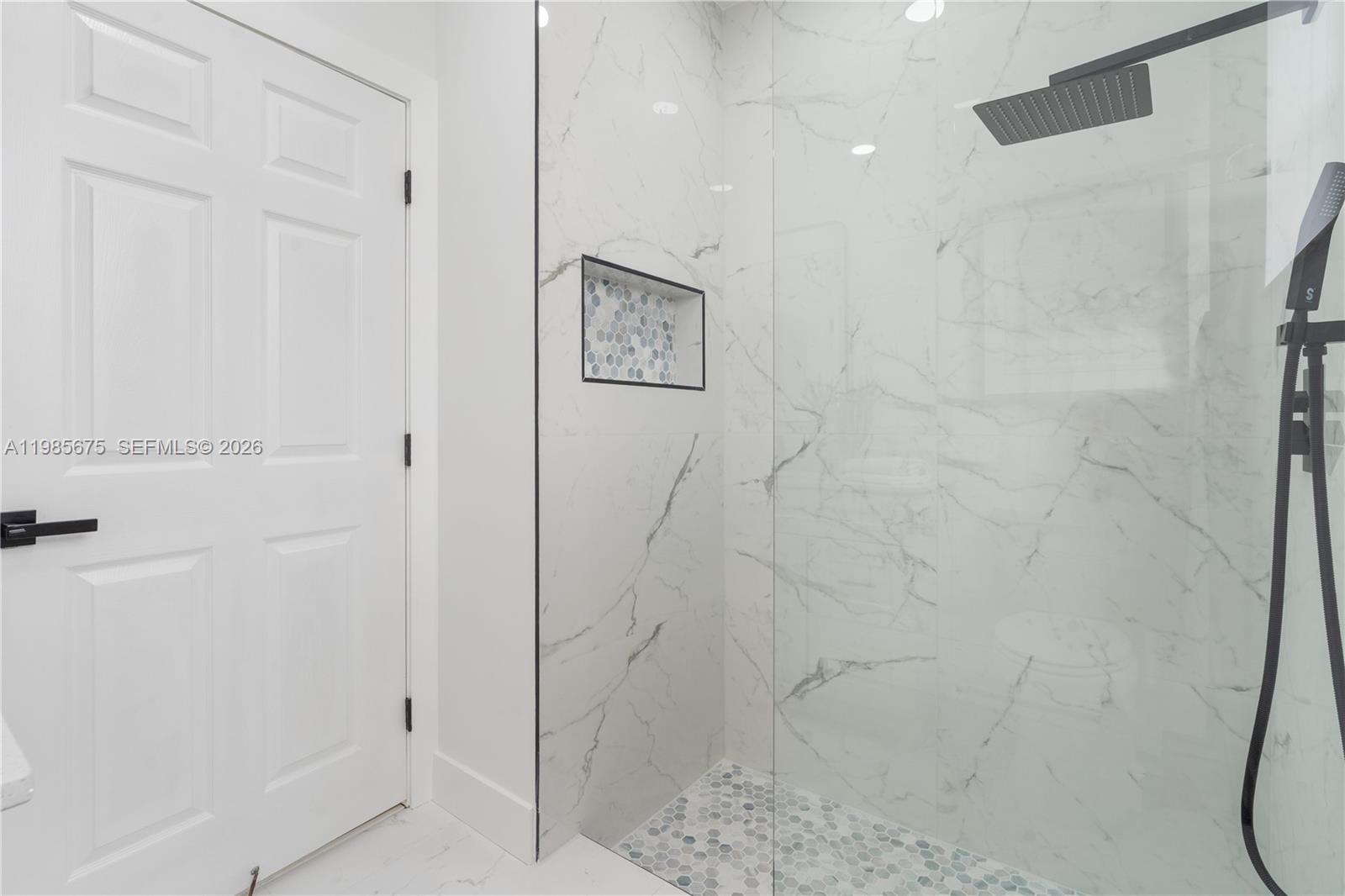 OLYMPIA 2 - Residential Lease