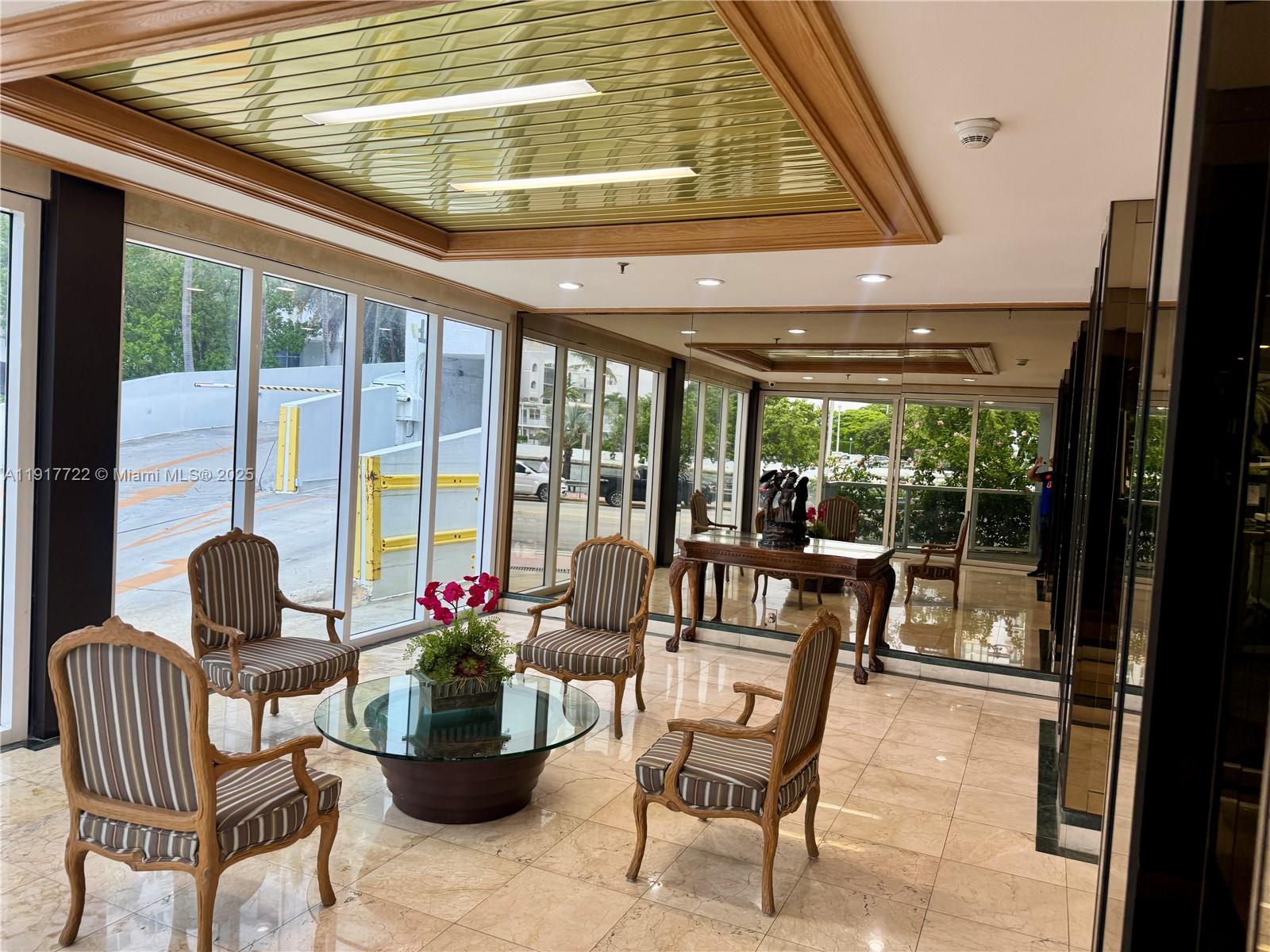 2401 Collins Ave 611