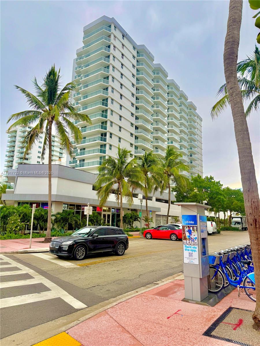 2401 Collins Ave 611