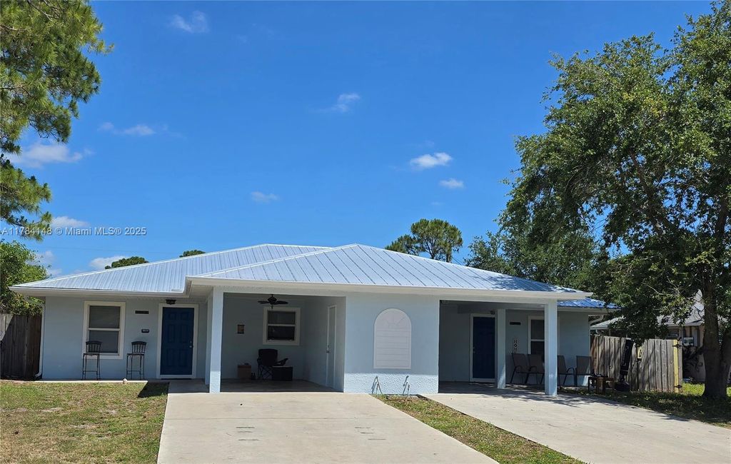 Photo of 160 Empress Ave, Sebastian, FL 32958 (MLS # A11784148)