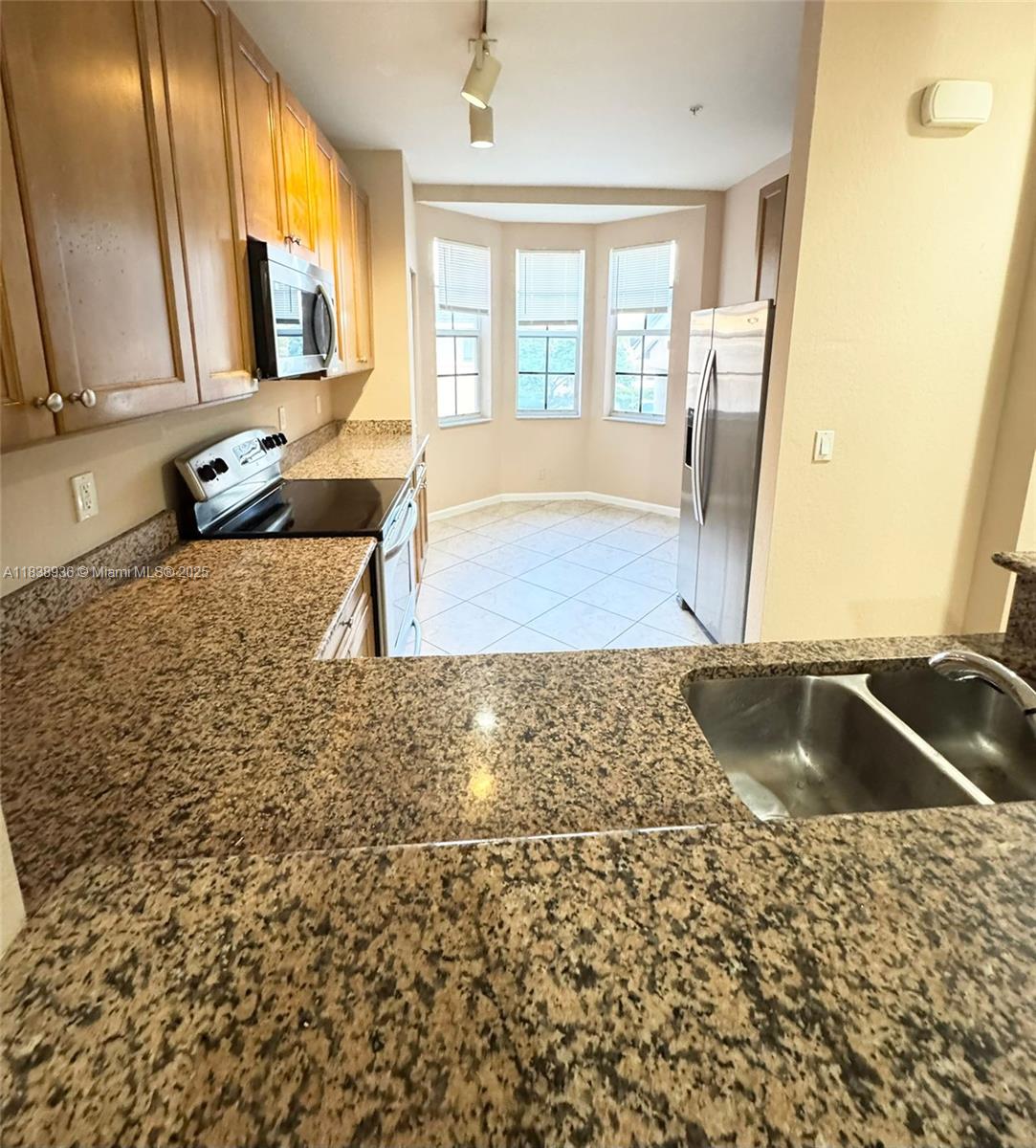 Very spacious 3/3 townhouse located in the heart of Boynton Beach in a community called The Preserve. The property boasts a large layout with a split bedroom plan and a 1 car garage.