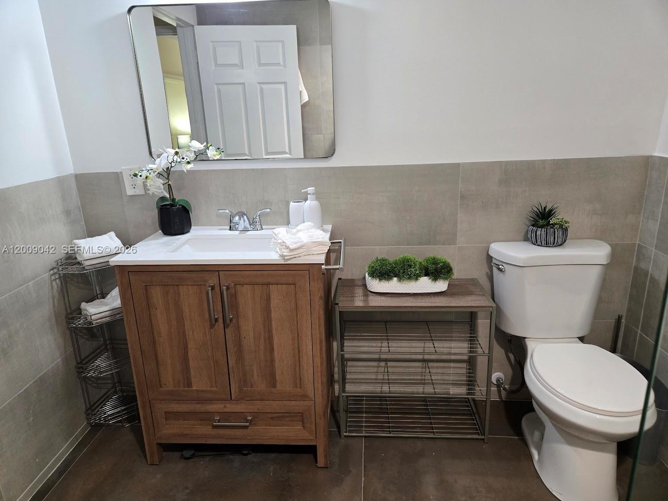 MERIDIAN DECO CONDO - Residential