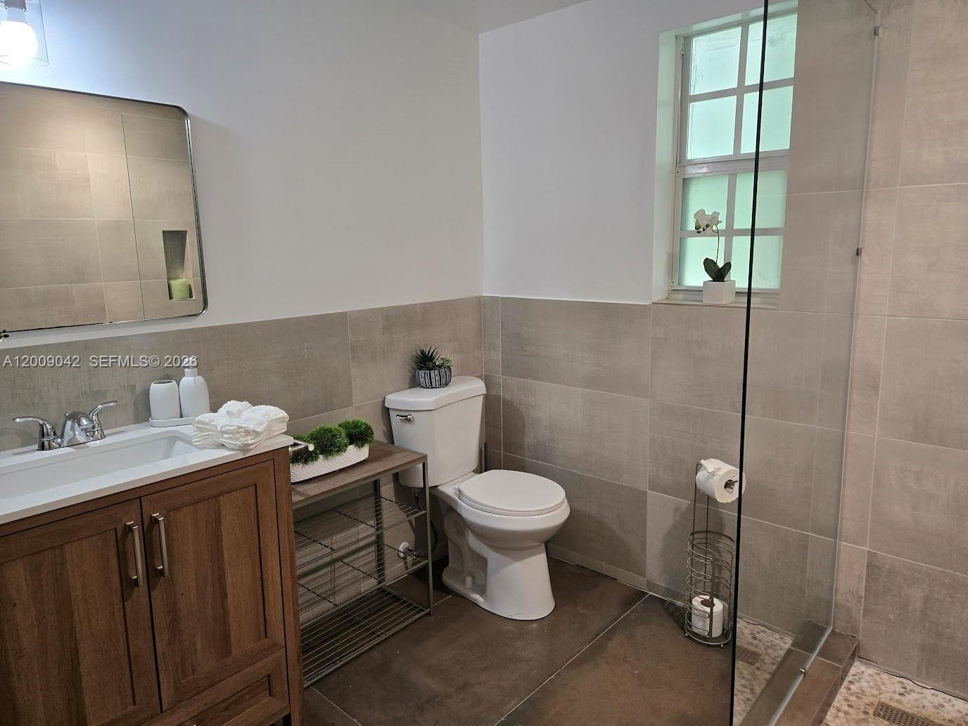 MERIDIAN DECO CONDO - Residential