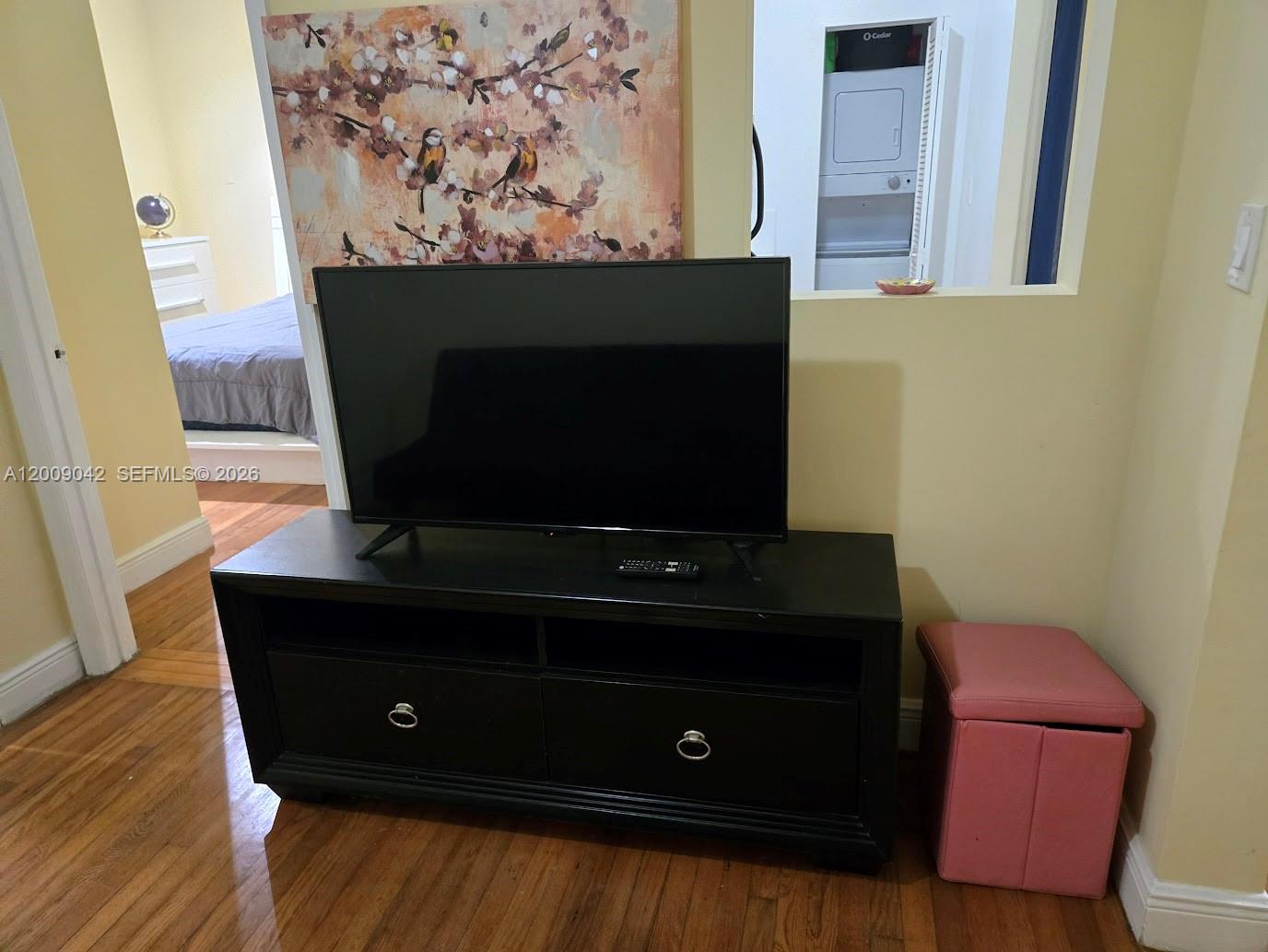 MERIDIAN DECO CONDO - Residential