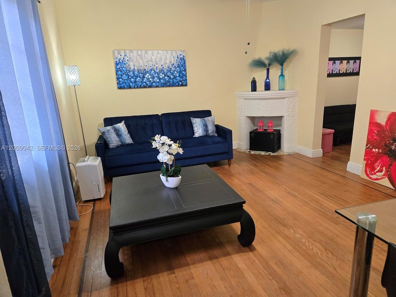 MERIDIAN DECO CONDO - Residential