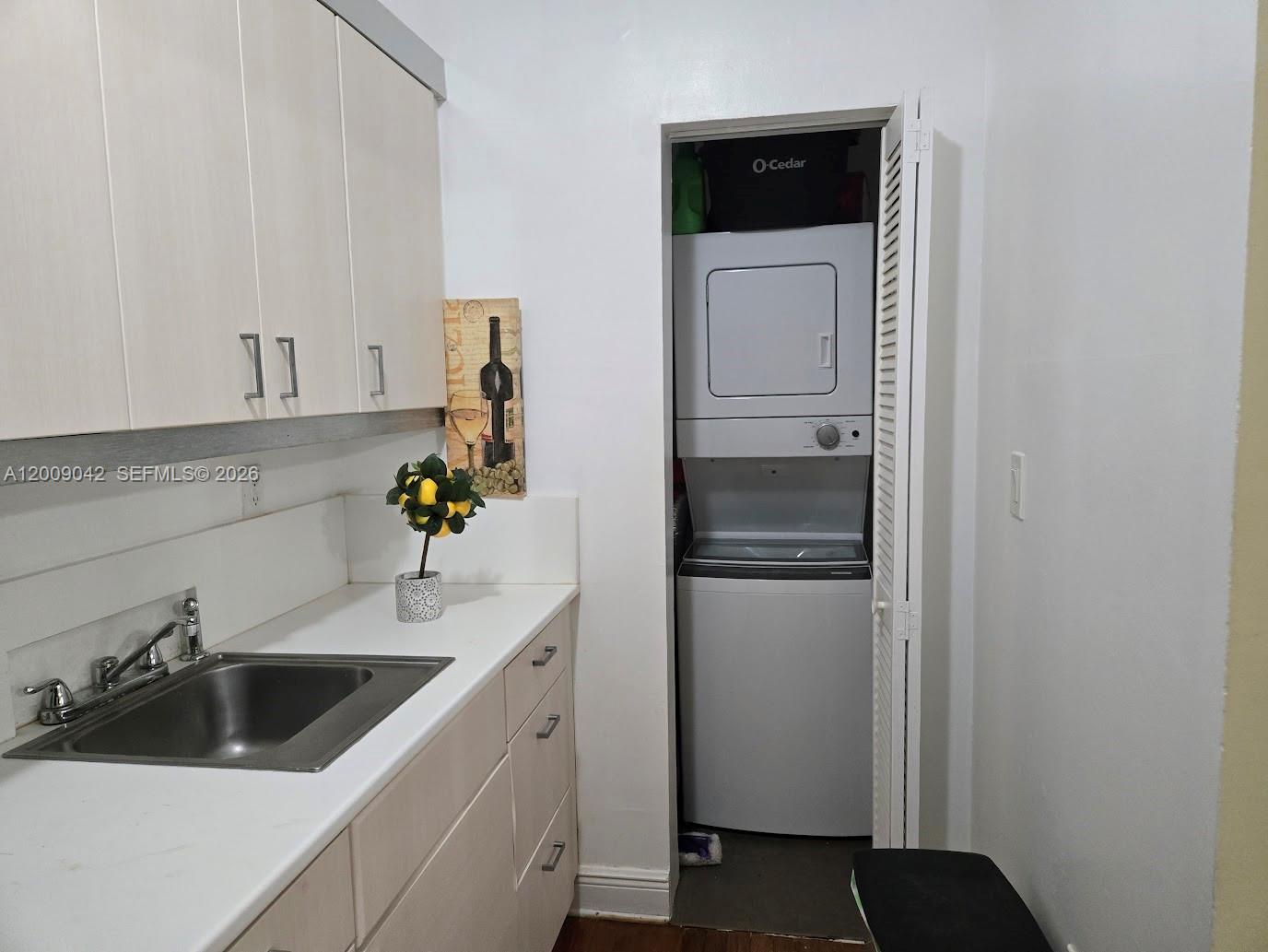 MERIDIAN DECO CONDO - Residential