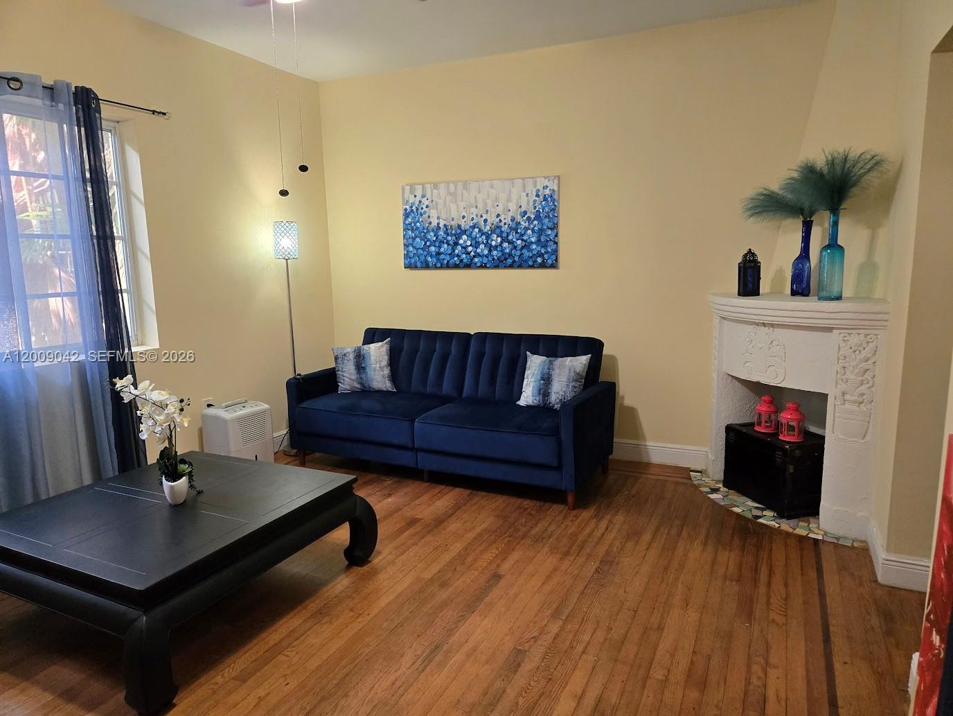 MERIDIAN DECO CONDO - Residential