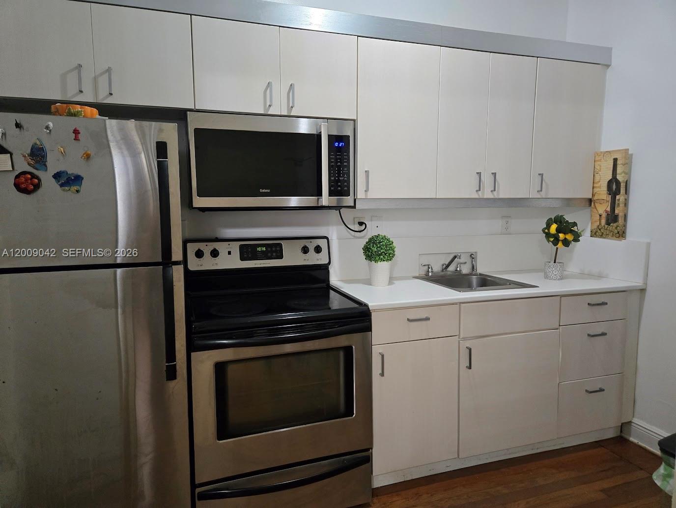 MERIDIAN DECO CONDO - Residential