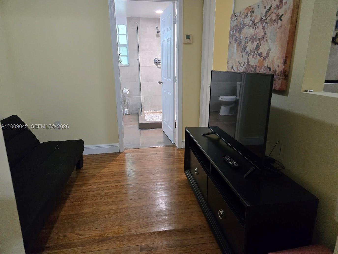 MERIDIAN DECO CONDO - Residential