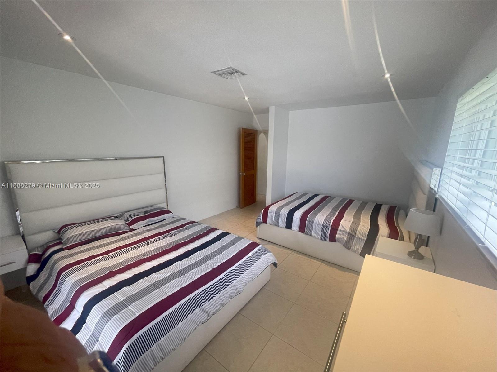 HARBOR VILLAGE SEC - Residential
