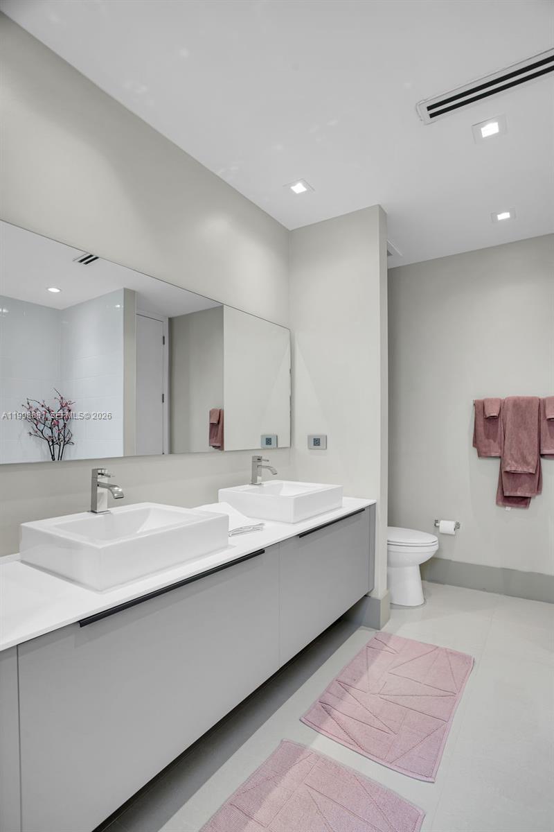 FOUR MIDTOWN - Residential