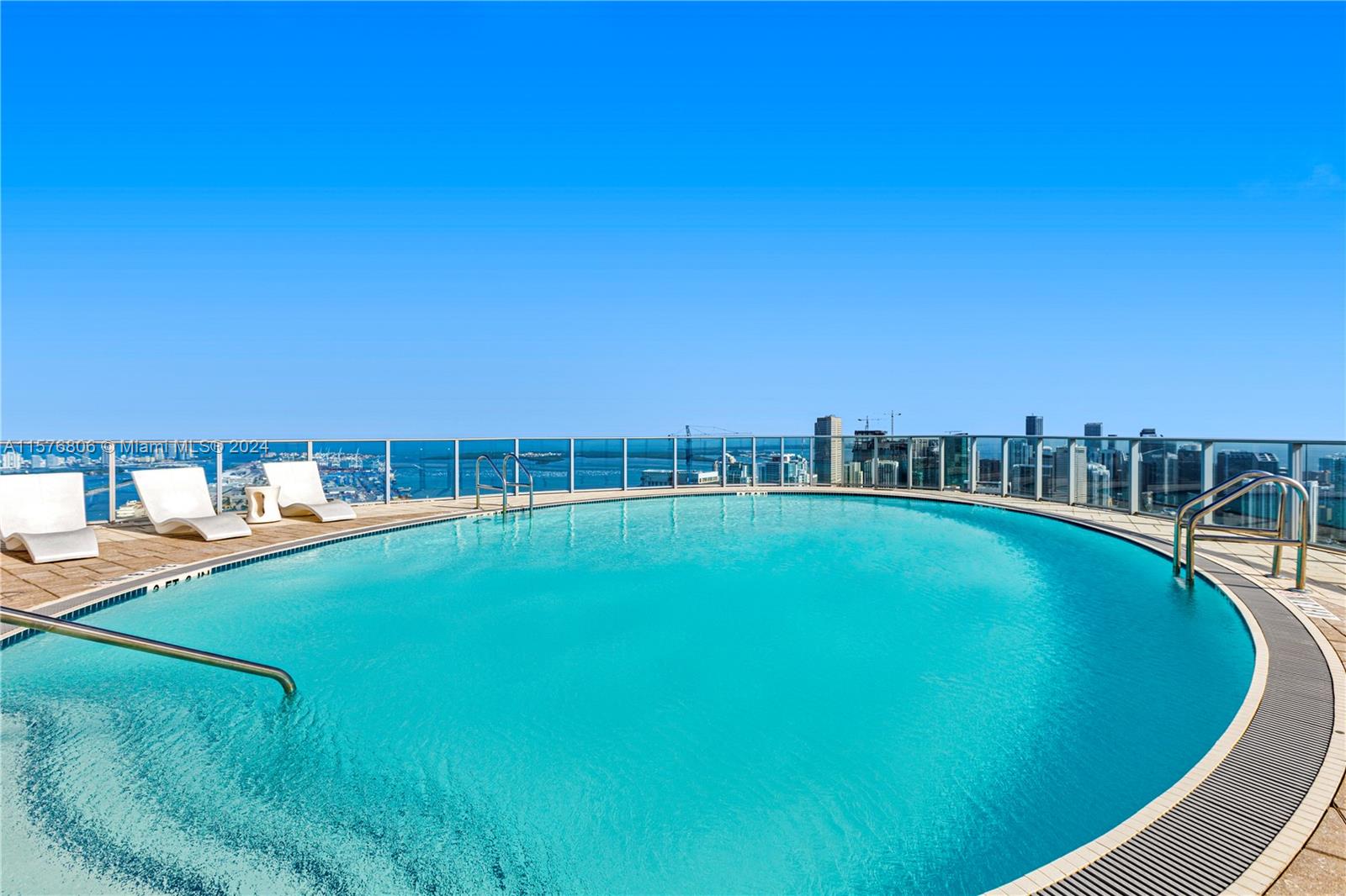 PARAMOUNT MIAMI WORLDCENT - Residential Lease