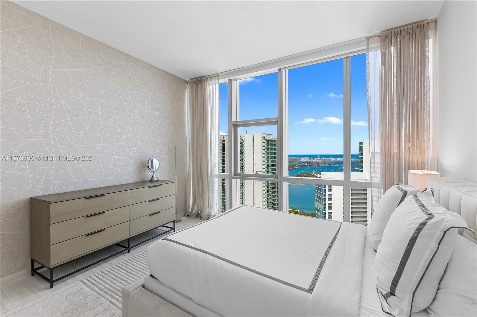 PARAMOUNT MIAMI WORLDCENT - Residential Lease