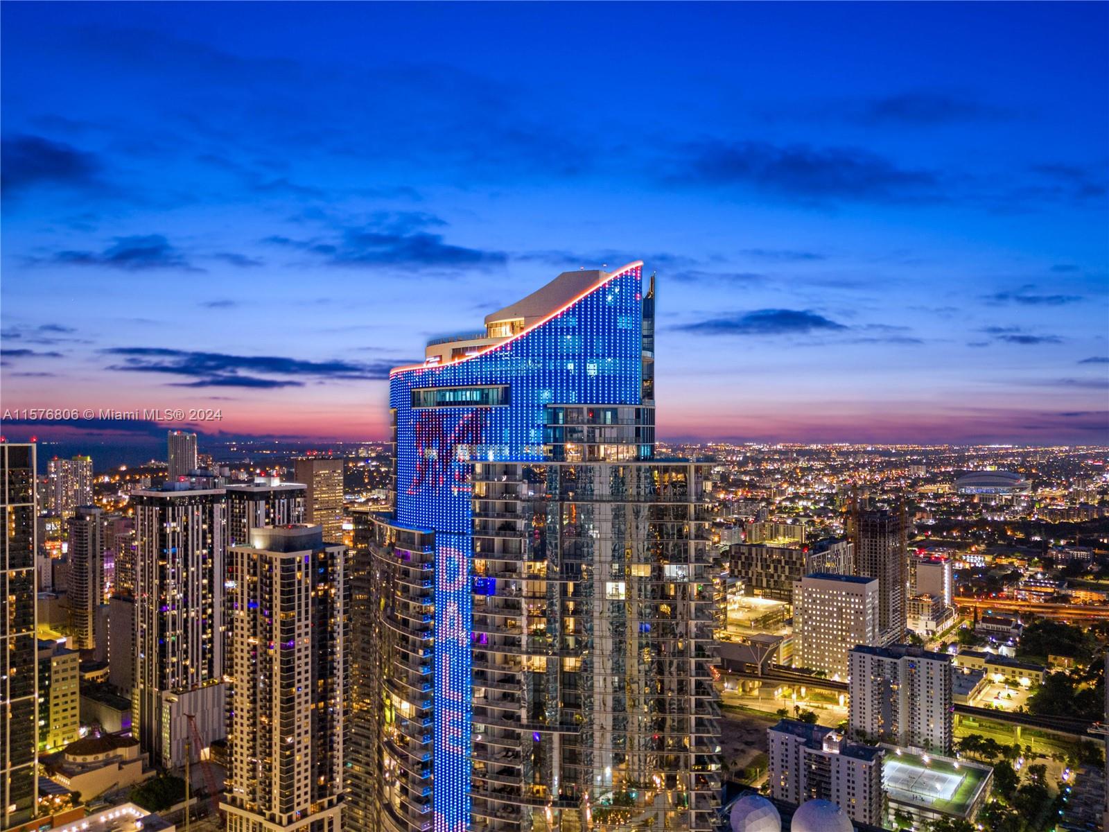 PARAMOUNT MIAMI WORLDCENT - Residential Lease