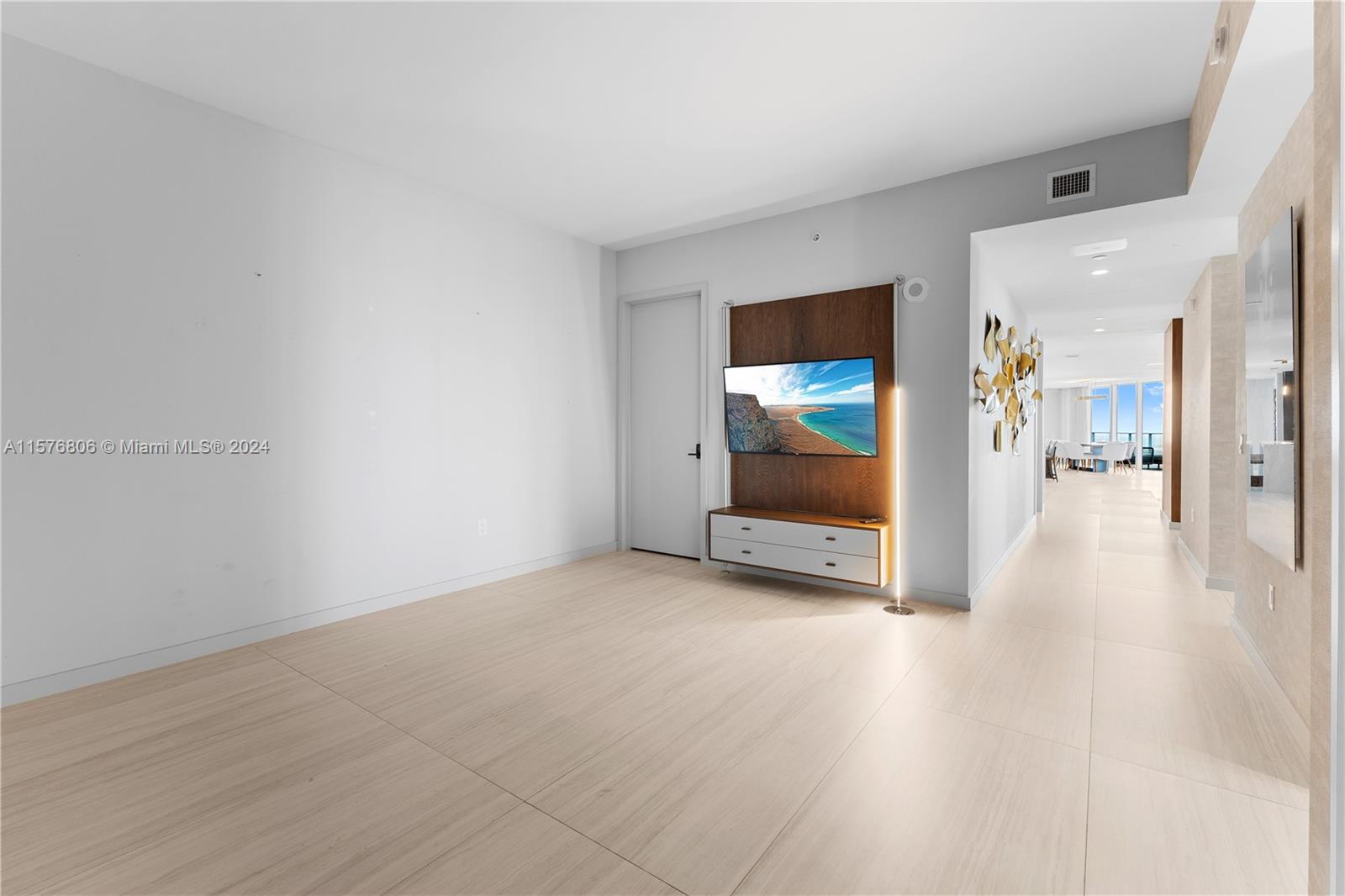 PARAMOUNT MIAMI WORLDCENT - Residential Lease