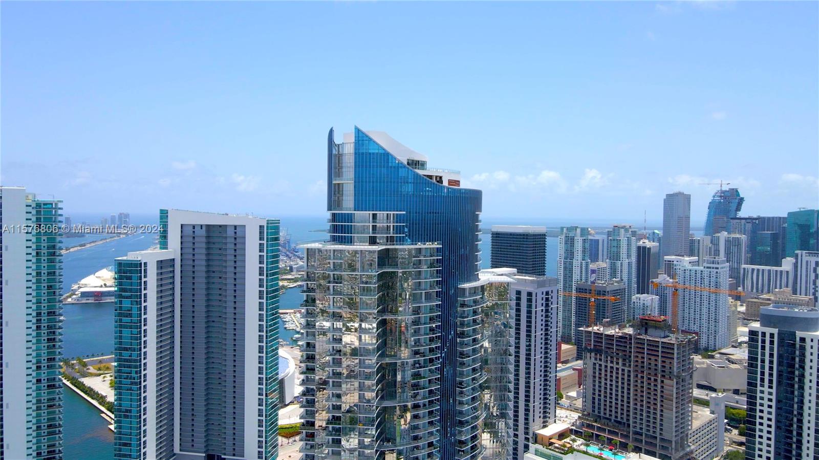 PARAMOUNT MIAMI WORLDCENT - Residential Lease