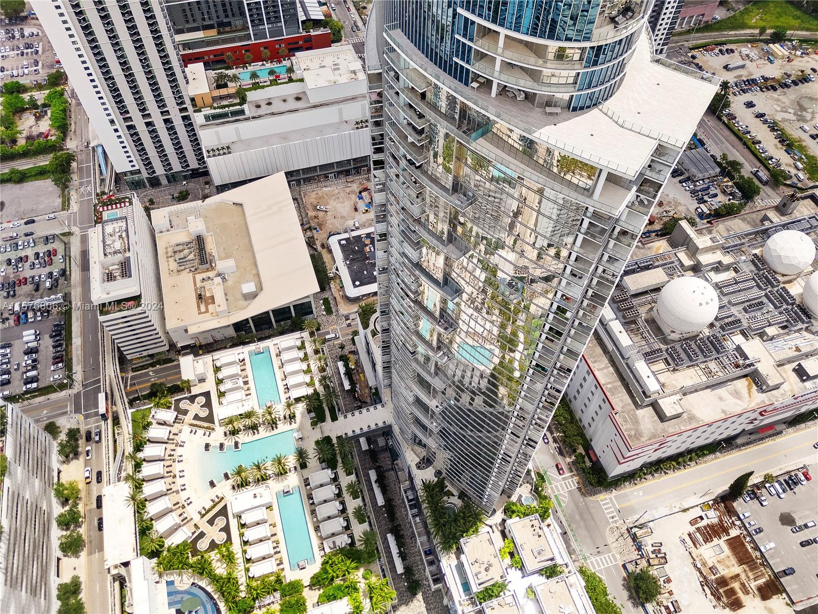 PARAMOUNT MIAMI WORLDCENT - Residential Lease