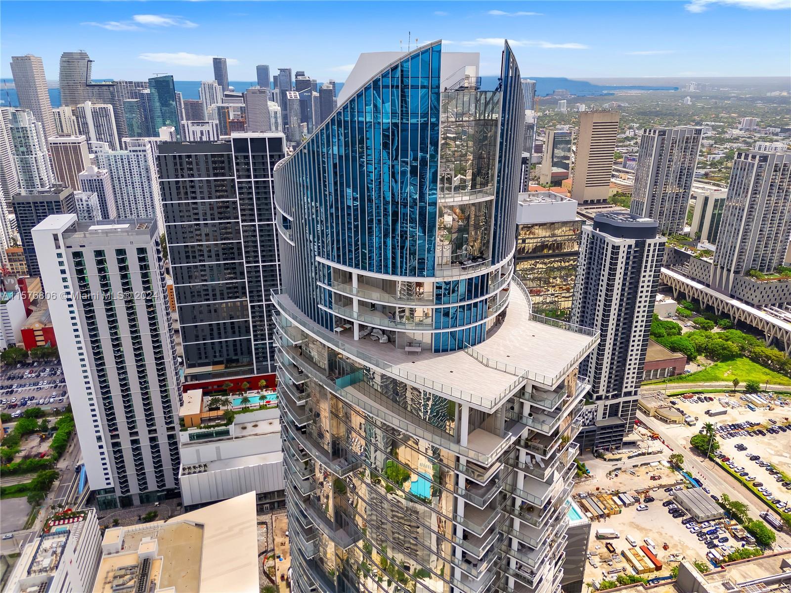 PARAMOUNT MIAMI WORLDCENT - Residential Lease