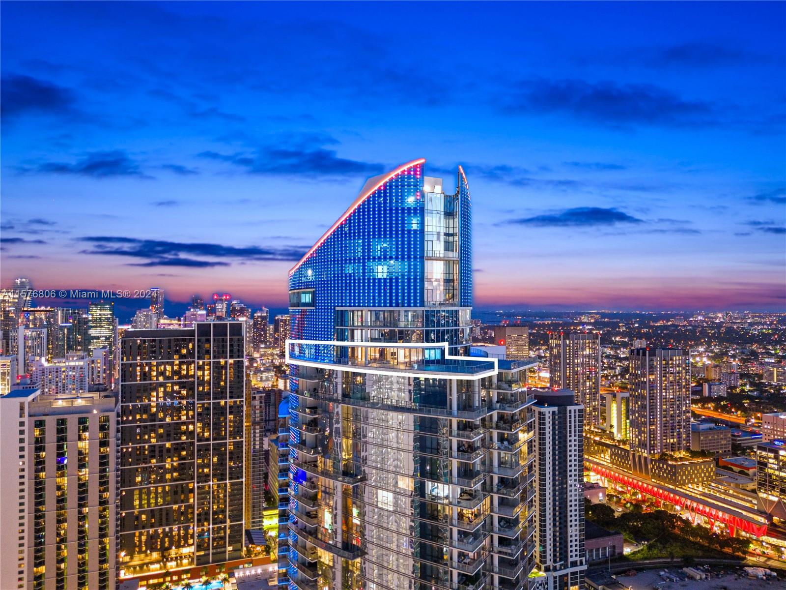 PARAMOUNT MIAMI WORLDCENT - Residential Lease