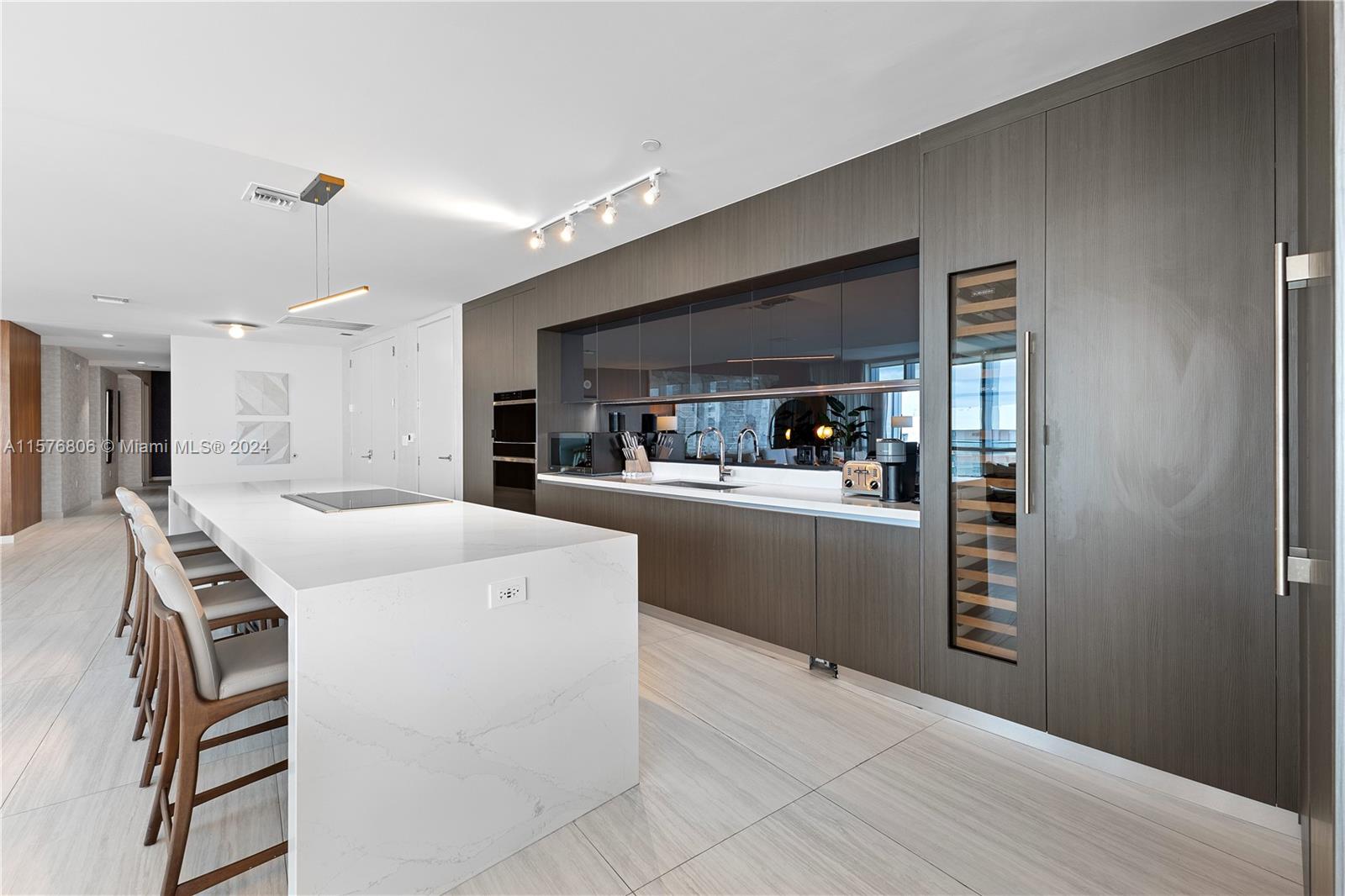 PARAMOUNT MIAMI WORLDCENT - Residential Lease