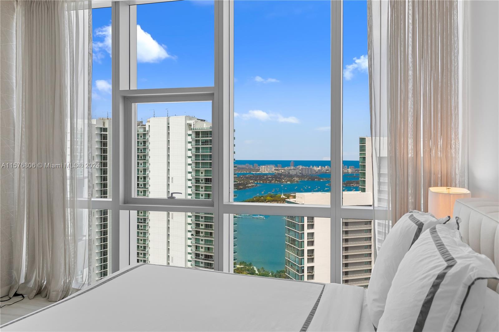 PARAMOUNT MIAMI WORLDCENT - Residential Lease
