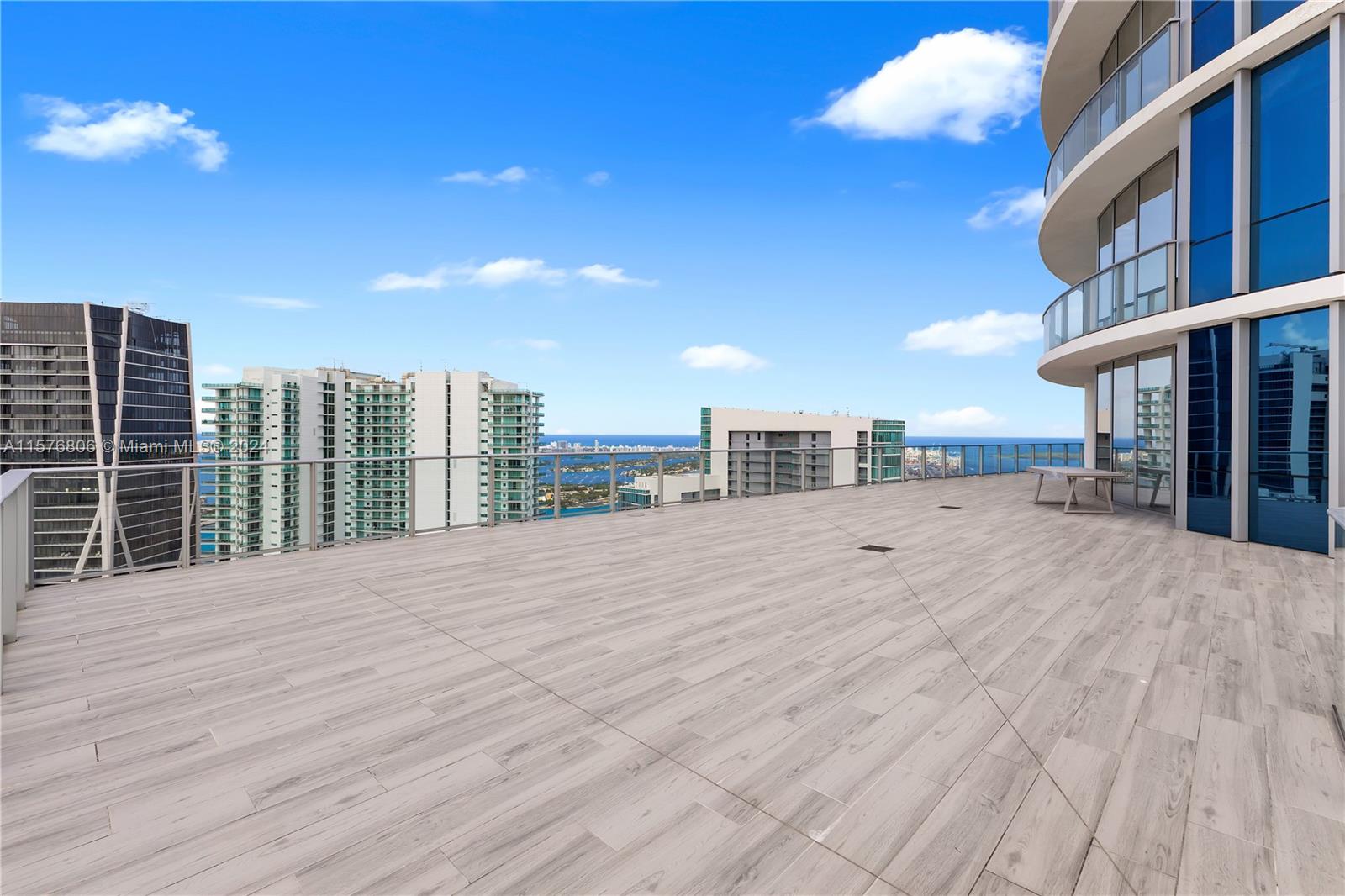 PARAMOUNT MIAMI WORLDCENT - Residential Lease