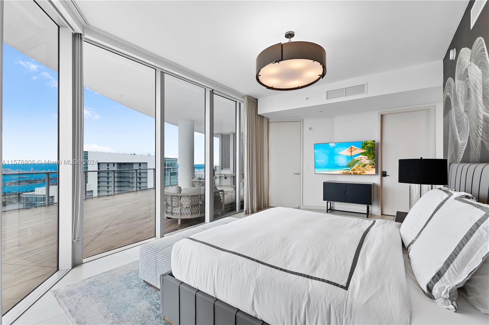 PARAMOUNT MIAMI WORLDCENT - Residential Lease