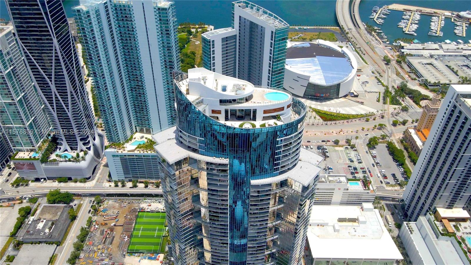 PARAMOUNT MIAMI WORLDCENT - Residential Lease