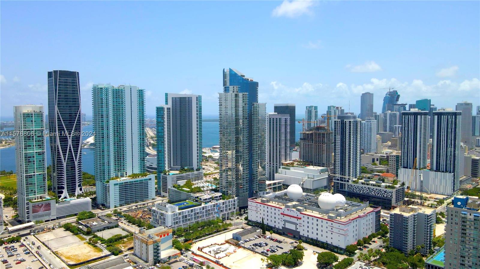 PARAMOUNT MIAMI WORLDCENT - Residential Lease