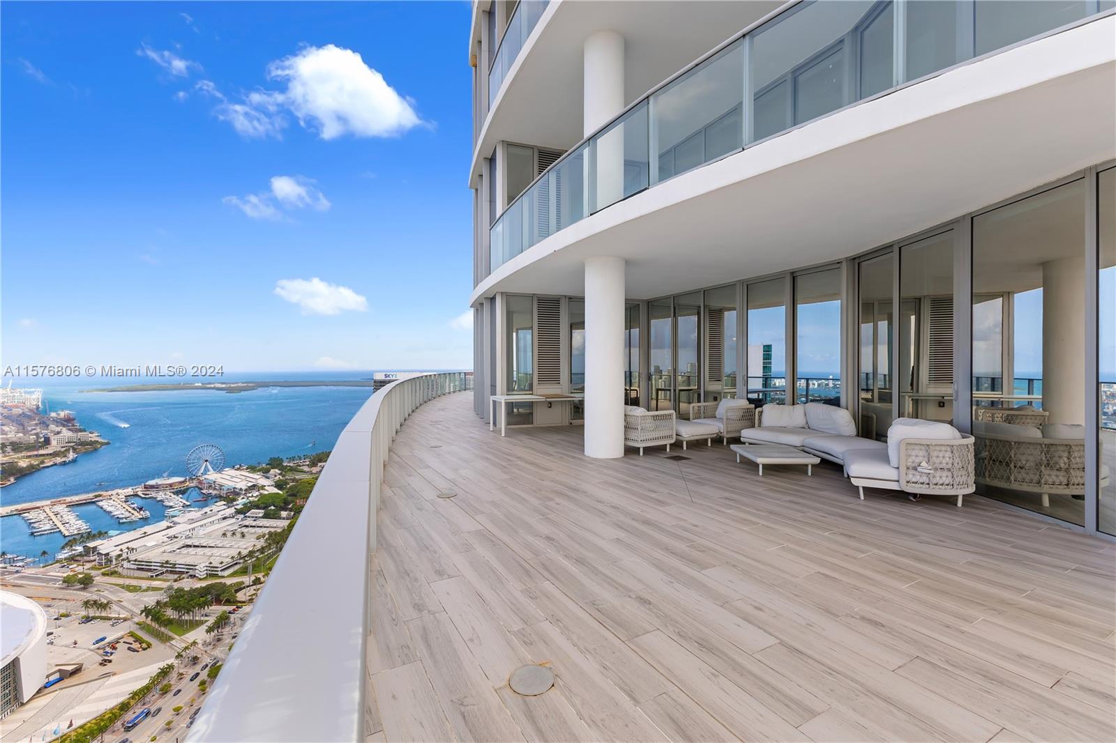 PARAMOUNT MIAMI WORLDCENT - Residential Lease